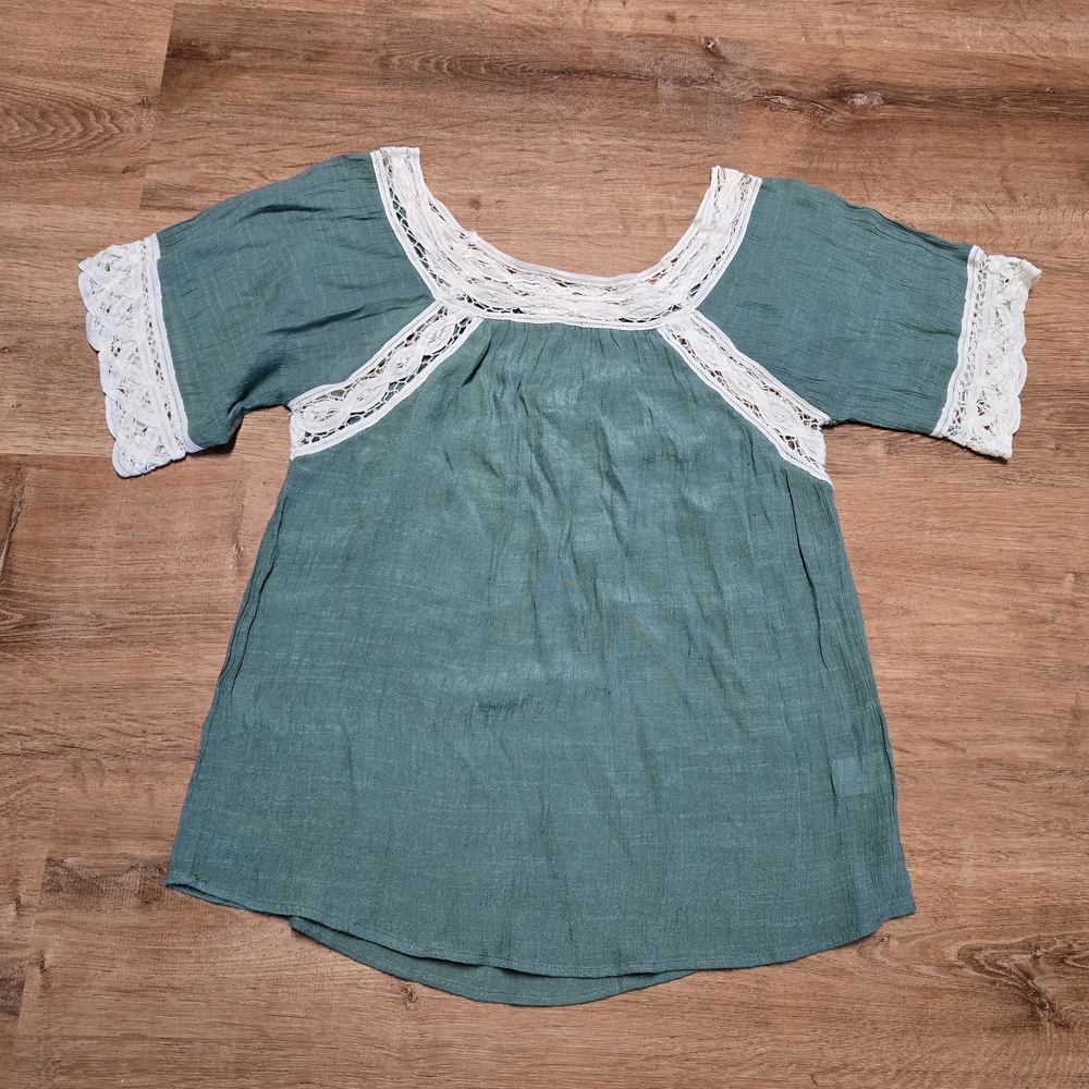 Umgee Green Top with Cream Lace Detail Size Medium Cotton Blend